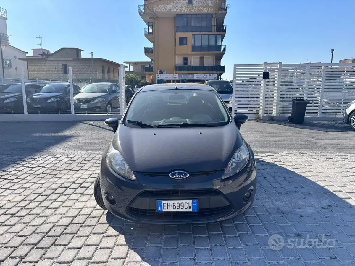 Usata Ford Fiesta Titanium 92 CV (67 kW) 2011 Grigio Berlina