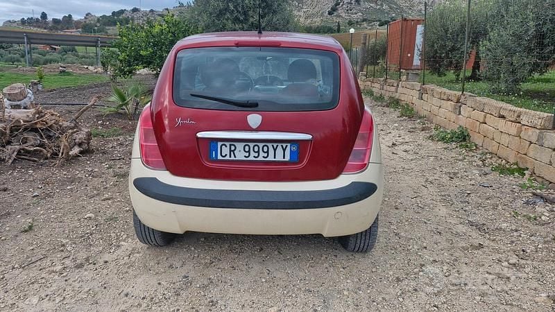 Usata Lancia Ypsilon 102 CV (75 kW) 2004 Rosso Utilitaria