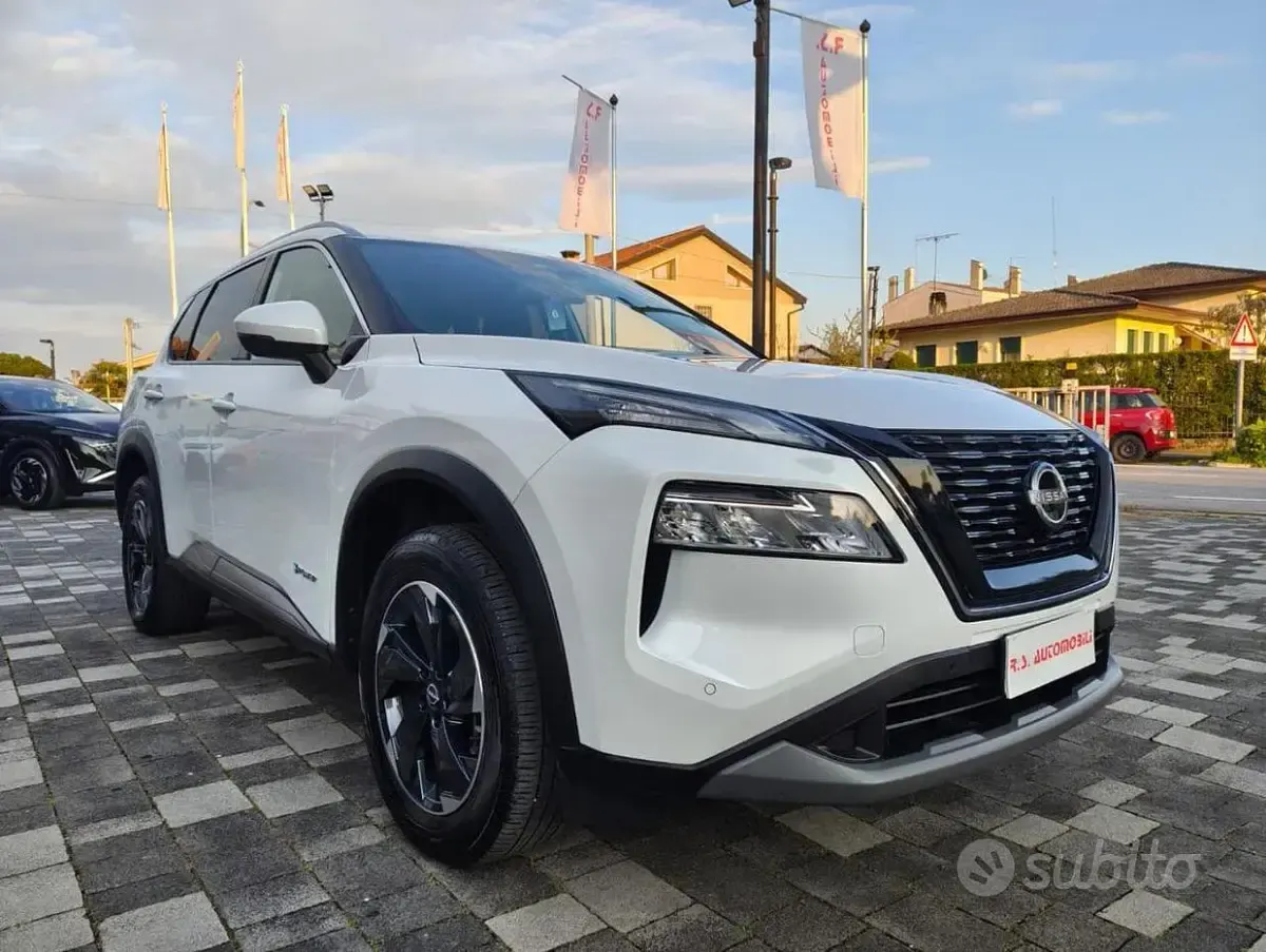 Usata Nissan X-Trail 213 CV (156 kW) 2025 Bianco SUV