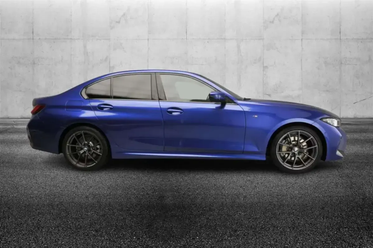 Usata BMW 330 M Sport 286 CV (210 kW) 2024 Blu/azzurro Berlina