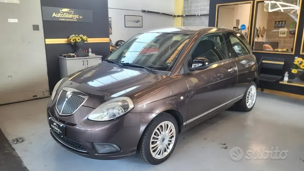 Usata Lancia Ypsilon 69 CV (50 kW) 2011 Marrone Utilitaria