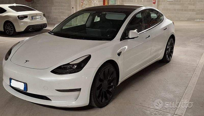 Bianco Usata 2021 Tesla Model 3 Berlina | 25.500 € (Buon prezzo) - Immagine 1/4