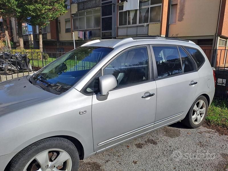 Usata Kia Carens 140 CV (102 kW) 2007 Grigio Monovolume