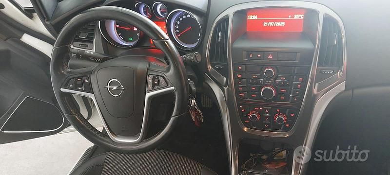 Usata Opel Astra 110 CV (80 kW) 2012 Bianco Utilitaria