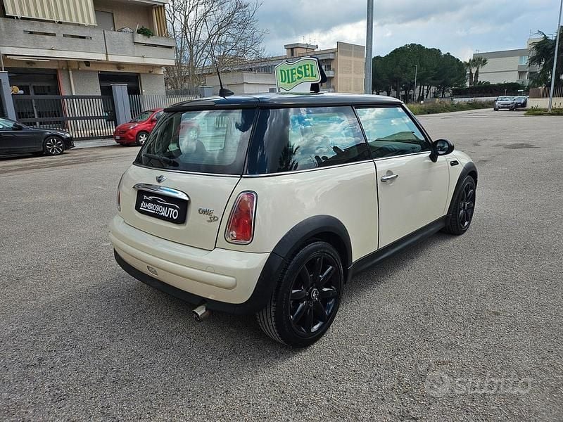 Usata Mini Cooper 88 CV (64 kW) 2006 Beige Utilitaria