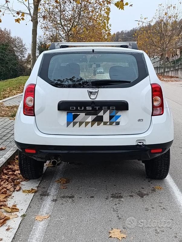 Usata Dacia Duster Lauréate 107 CV (78 kW) 2012 Bianco Berlina