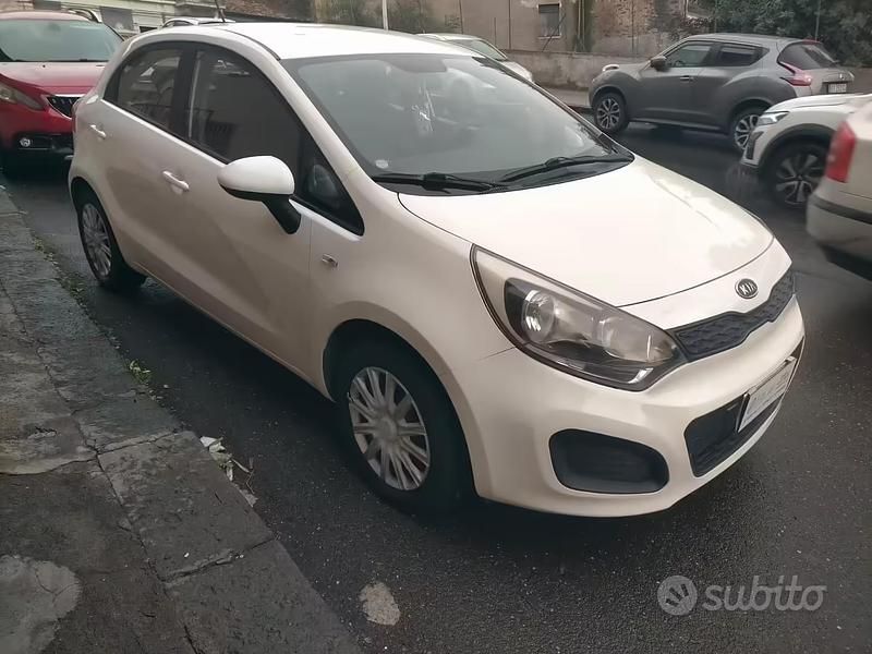 Usata Kia Rio EX 75 CV (55 kW) 2012 Bianco Berlina