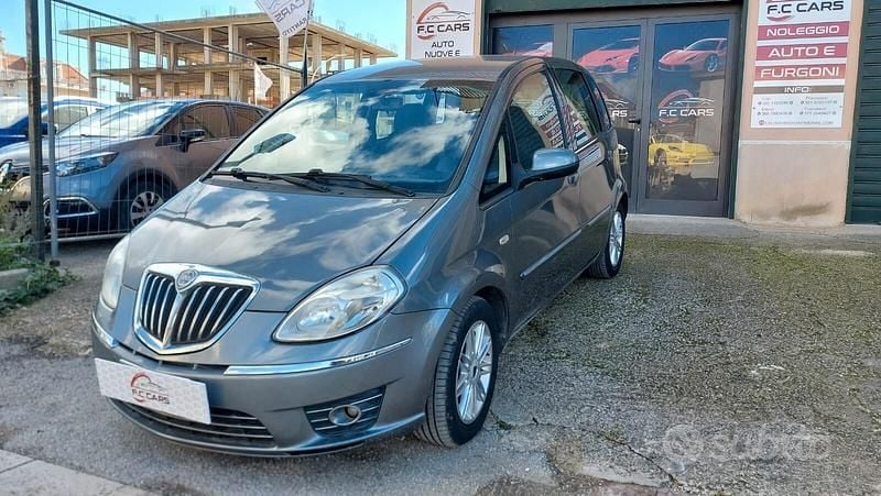Usata Lancia Musa 95 CV (69 kW) 2011 Grigio Monovolume