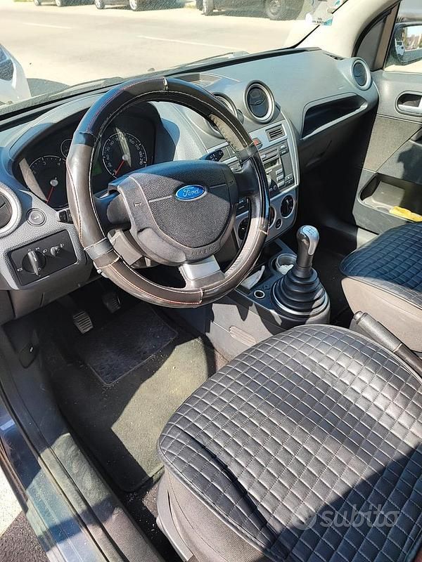 Usata Ford Fiesta 2006 Grigio Utilitaria