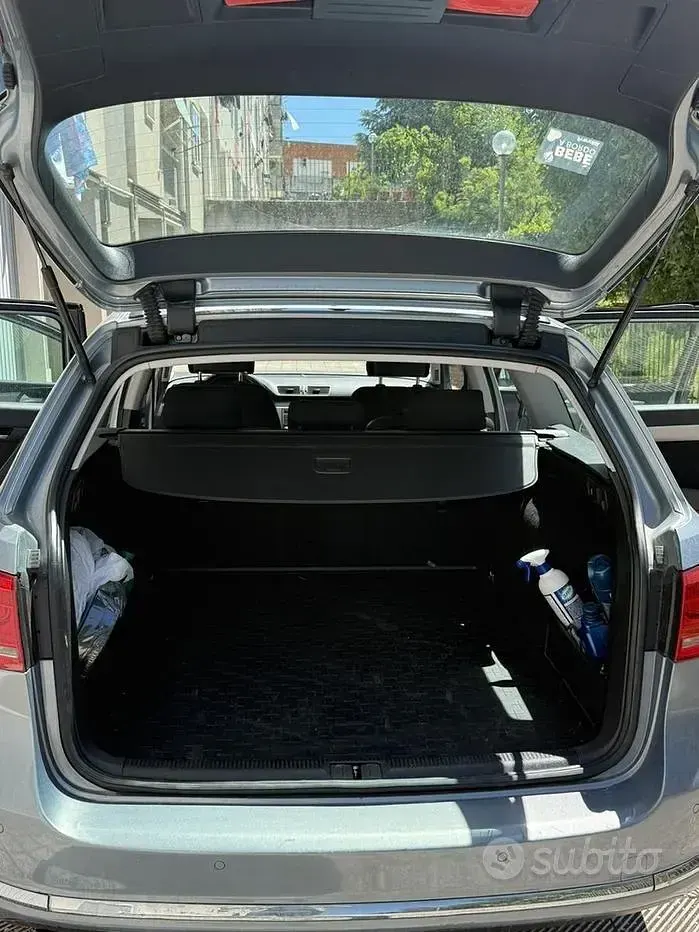 Usata VW Passat 140 CV (102 kW) 2013 Blu Station wagon
