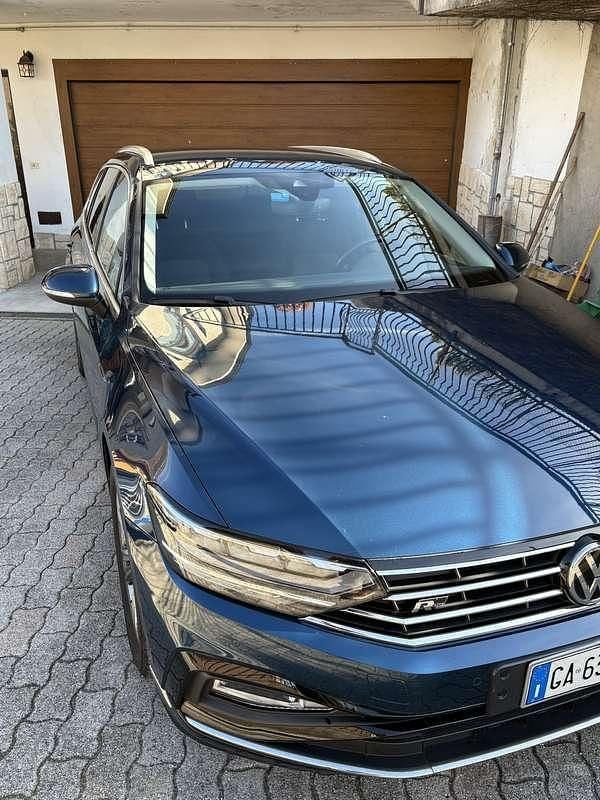 Usata VW Passat Business 120 CV (88 kW) 2020 Blu Station wagon