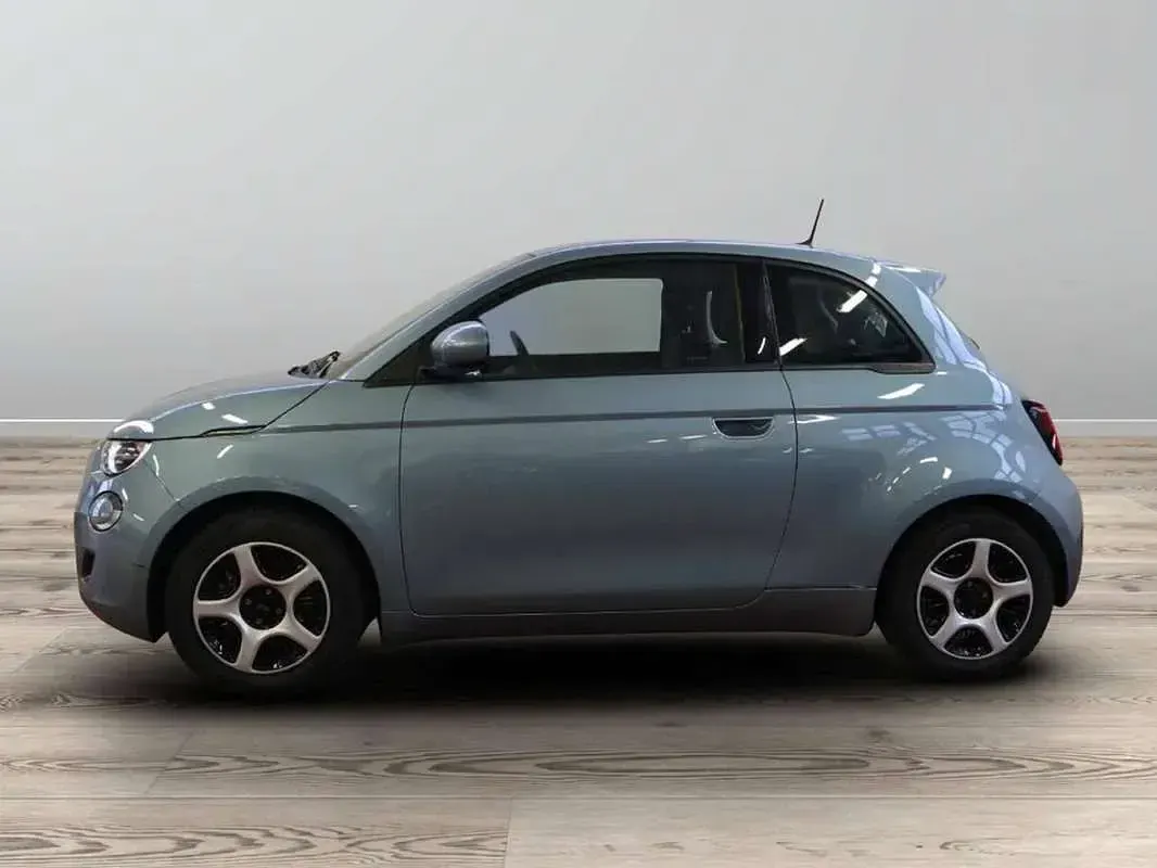 Usata Fiat 500e Icon 42 kW (58 CV) 2021 Blu/azzurro Utilitaria