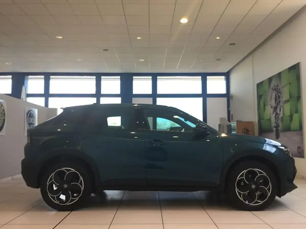 Usata Alfa Romeo Junior 114 kW (156 CV) 2025 Blu SUV