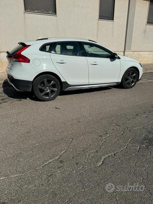 Usata Volvo V40 115 CV (84 kW) 2014 Bianco Station wagon