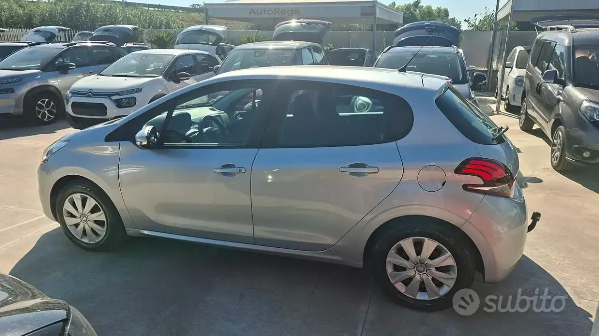 Usata Peugeot 208 68 CV (50 kW) 2016 Grigio Utilitaria