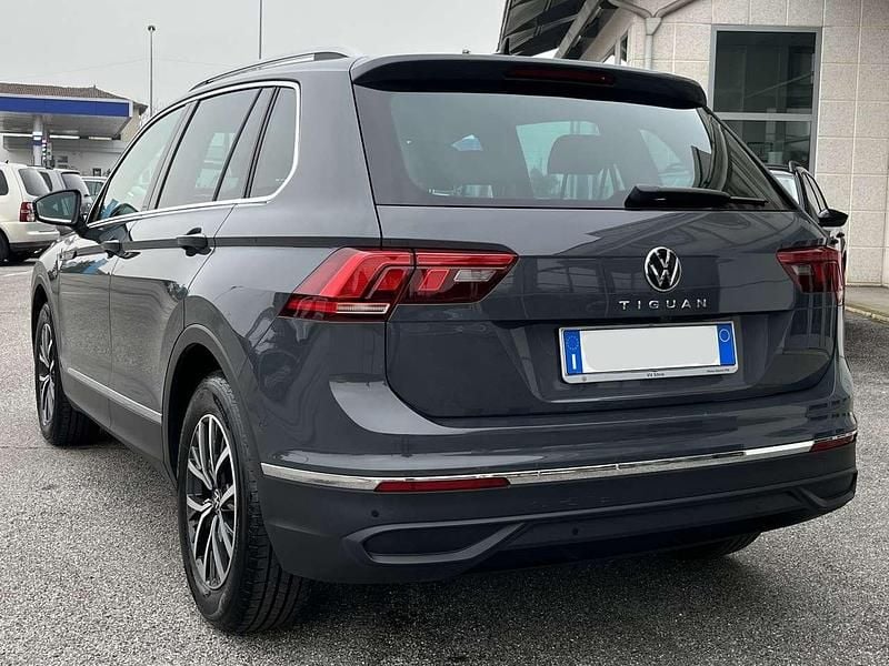 Usata VW Tiguan Life 150 CV (110 kW) 2022 Dolphin grey SUV