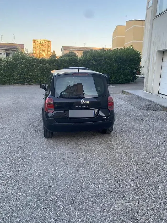 Usata Renault Modus 85 CV (62 kW) 2008 Nero Monovolume