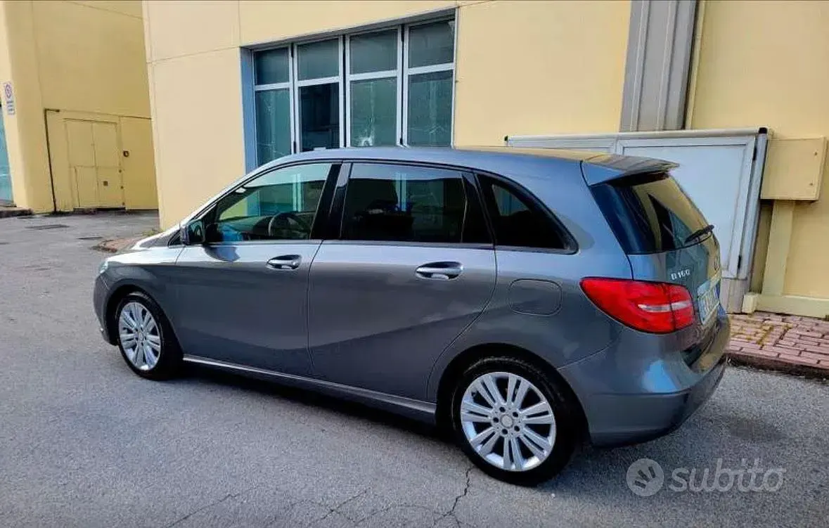 Usata Mercedes B160 95 CV (69 kW) 2014 Grigio Utilitaria