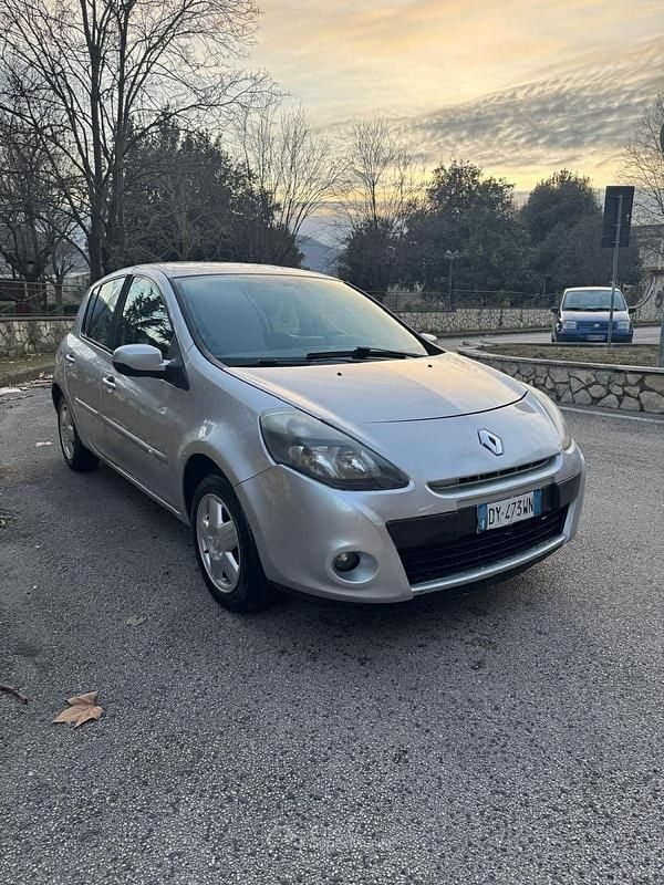 Usata Renault Clio II 75 CV (55 kW) 2009 Argento Berlina