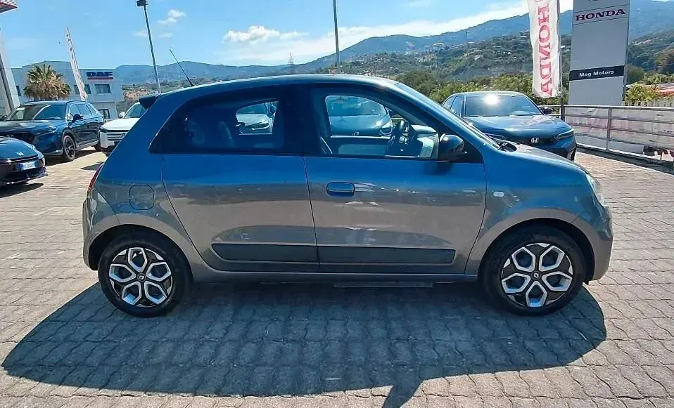 Usata Renault Twingo Techno 30 kW (42 CV) 2023 Grigio Utilitaria