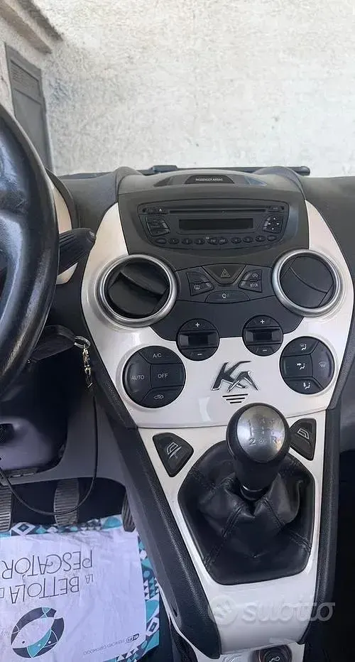 Usata Ford Ka 69 CV (50 kW) 2016 Grigio Berlina