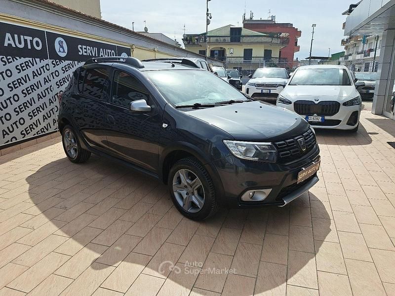 Grigio Usata 2018 Dacia Sandero Stepway Due volumi | 8500 € (Buon prezzo) - Immagine 1/4