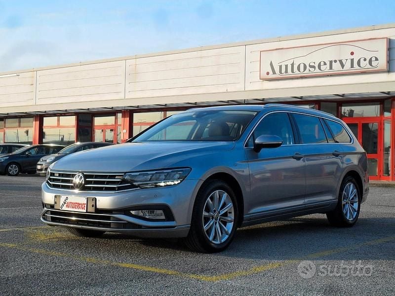 Grigio Usata 2021 VW Passat Business Station wagon | 19.900 € (Buon prezzo) - Immagine 1/4