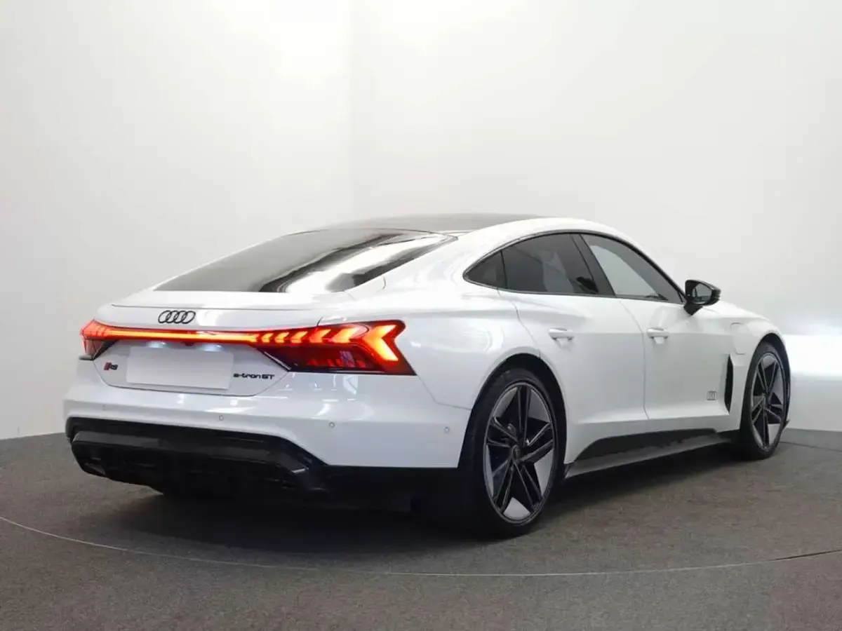 Usata Audi e-tron GT quattro Ambiente 475 kW (646 CV) 2022 Bianco Berlina