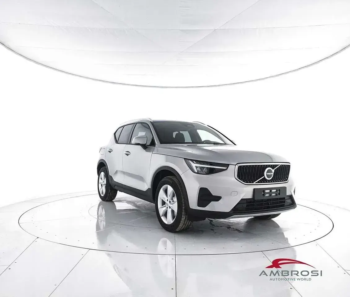 Nuova Volvo XC40 Core 163 CV (119 kW) 2026 Vapour grey SUV