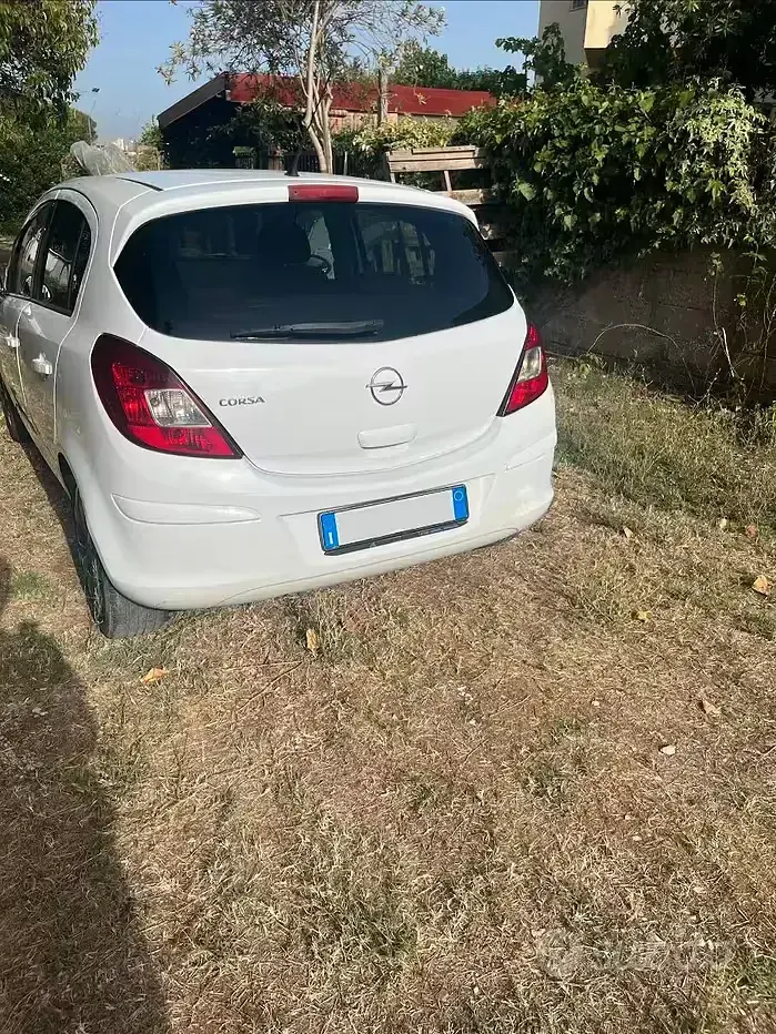 Usata Opel Corsa 65 CV (47 kW) 2011 Bianco Utilitaria