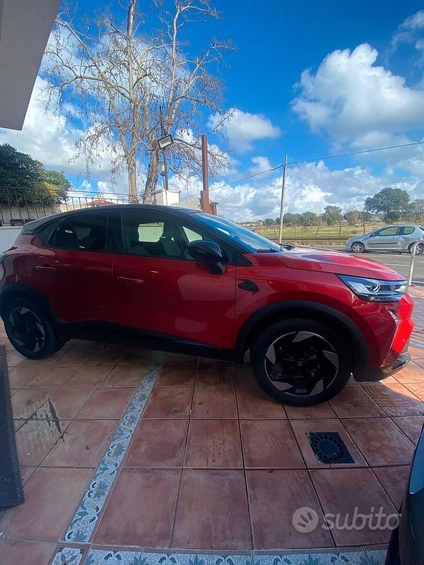 Usata Renault Captur Techno 101 CV (74 kW) 2025 Rosso SUV