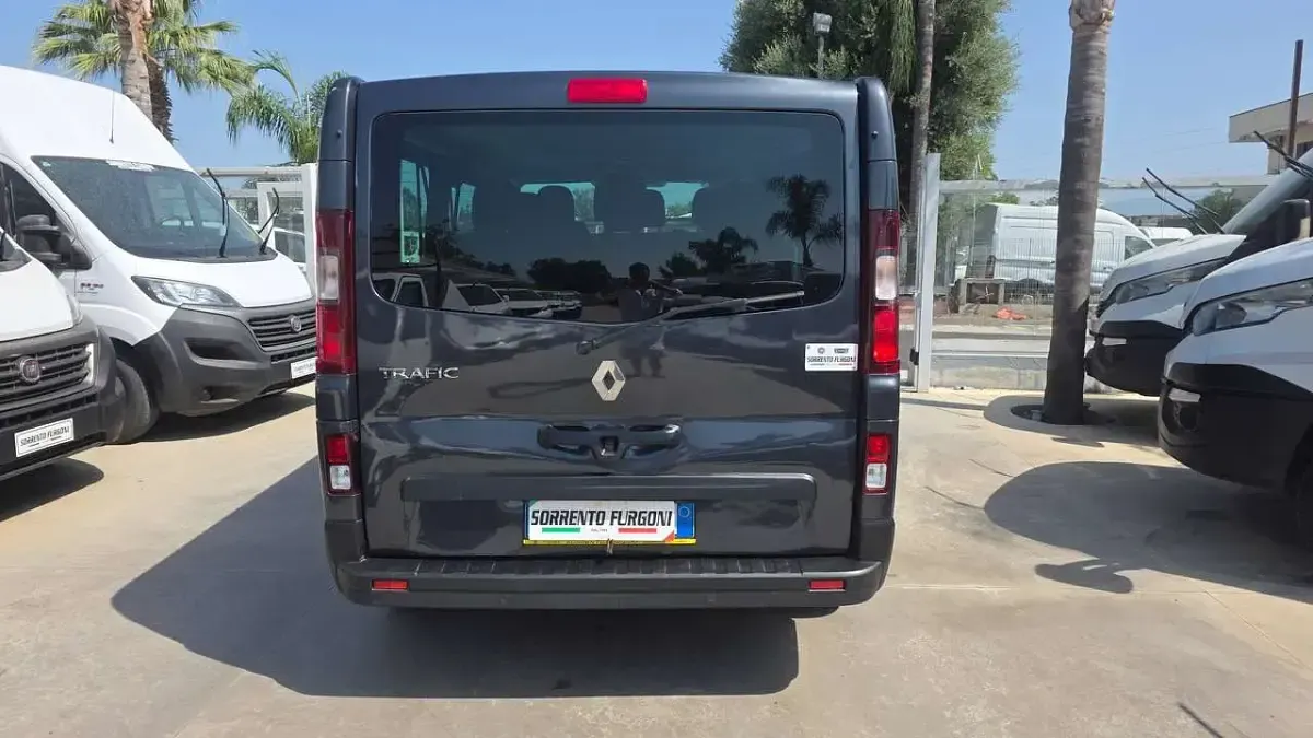 Usata Renault Trafic 150 CV (110 kW) 2023 Grigio Monovolume