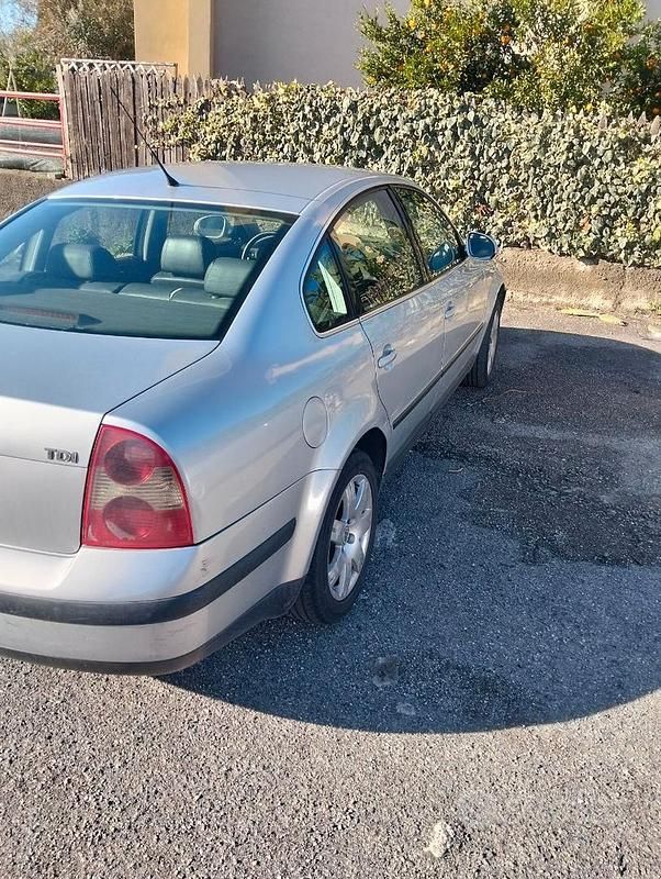 Usata VW Passat 130 CV (95 kW) 2005 Grigio Berlina