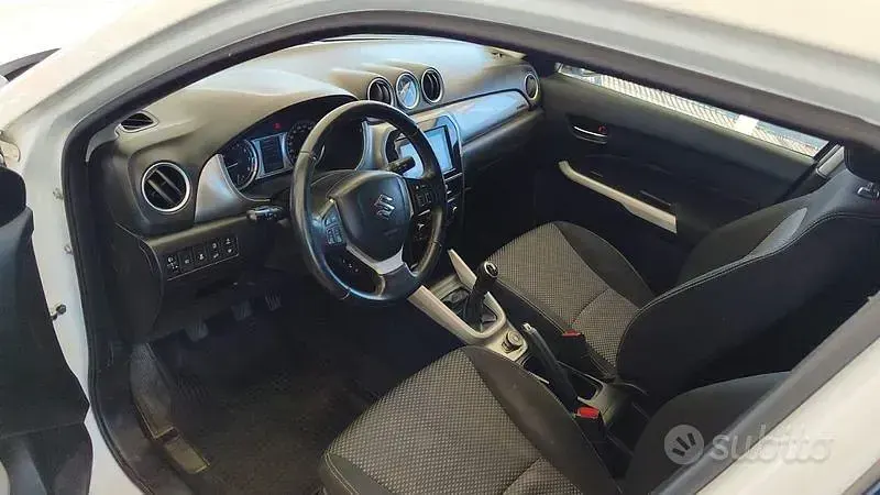 Usata Suzuki Vitara Cool 120 CV (88 kW) 2016 Bianco SUV