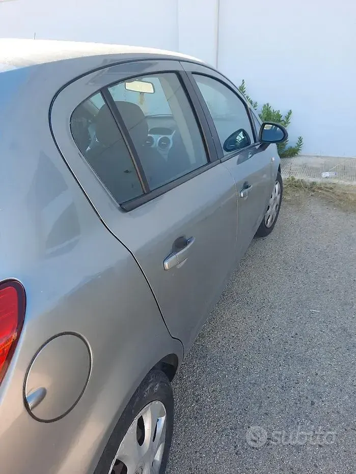 Usata Opel Corsa 75 CV (55 kW) 2011 Grigio Utilitaria