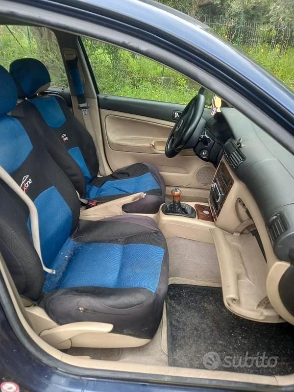 Usata VW Passat 110 CV (80 kW) 1999 Blu Berlina