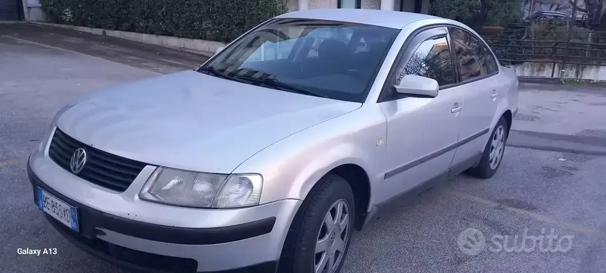 Usata VW Passat 125 CV (91 kW) 1999 Grigio Berlina