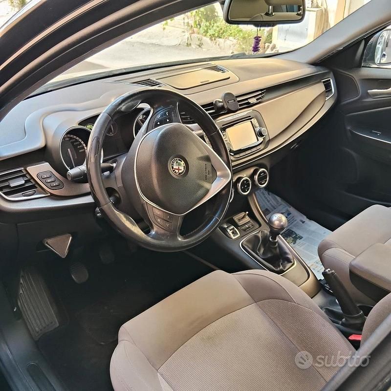 Usata Alfa Romeo Giulietta 120 CV (88 kW) 2016 Nero Utilitaria