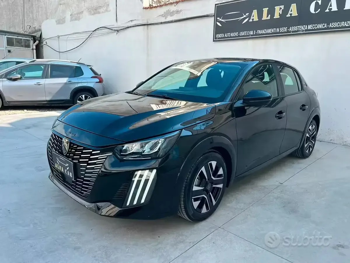 Usata Peugeot 208 101 CV (74 kW) 2025 Nero Utilitaria