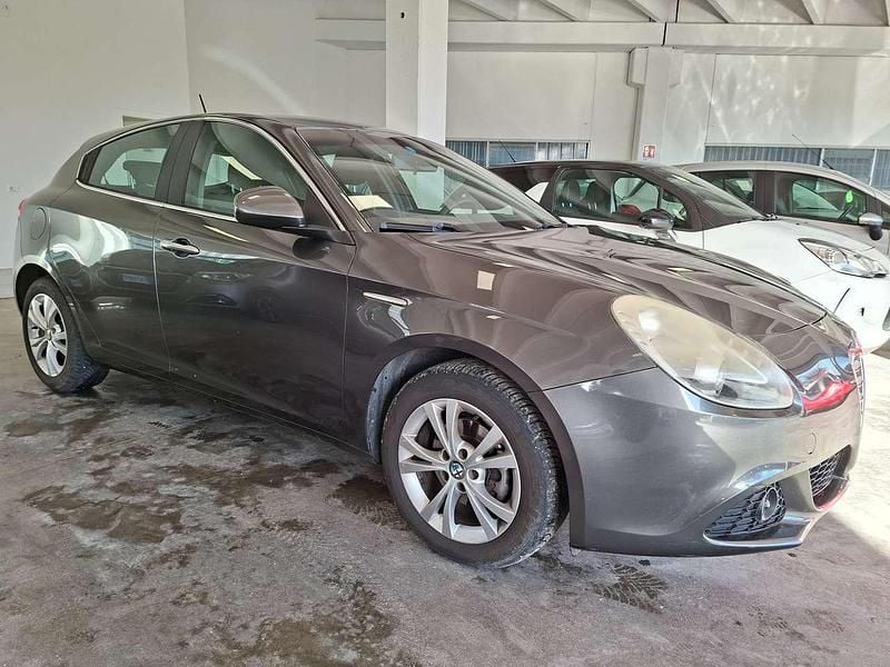 Usata Alfa Romeo Giulietta 105 CV (77 kW) 2013 Grigio Utilitaria