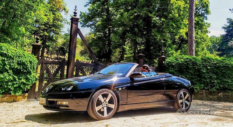 Usata Alfa Romeo Spider 144 CV (105 kW) 1999 Nero Cabrio