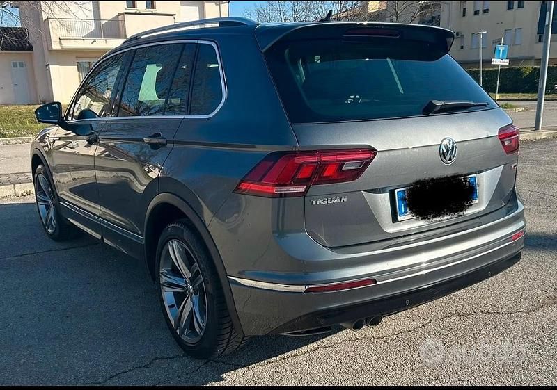 Usata VW Tiguan R-line 150 CV (110 kW) 2019 Grigio SUV