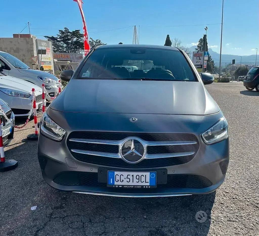 Käytetty Mercedes B180 116 HP (85 kW) 2019 Harmaa Tila-auto