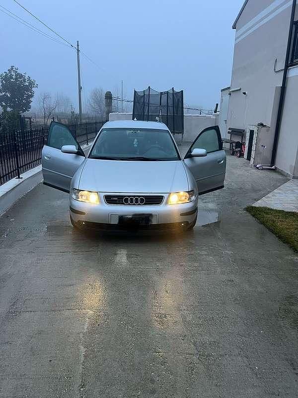 Usata Audi A3 Attraction 101 CV (74 kW) 2003 Utilitaria