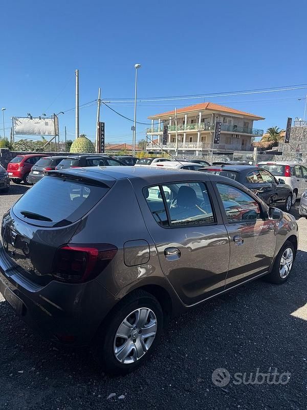 Usata Dacia Sandero Comfort 75 CV (55 kW) 2019 Marrone Berlina