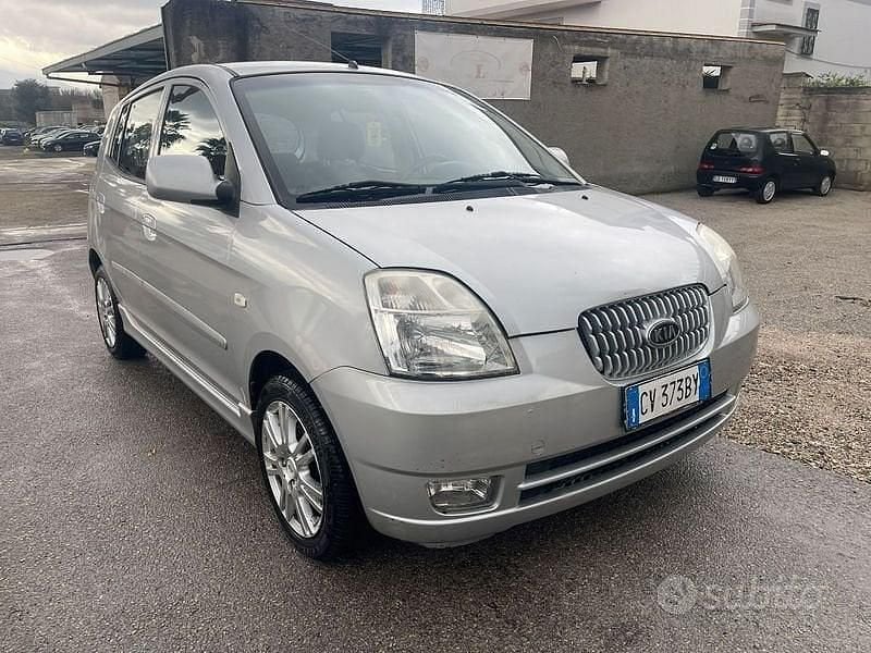 Usata Kia Picanto 65 CV (47 kW) 2005 Grigio Utilitaria