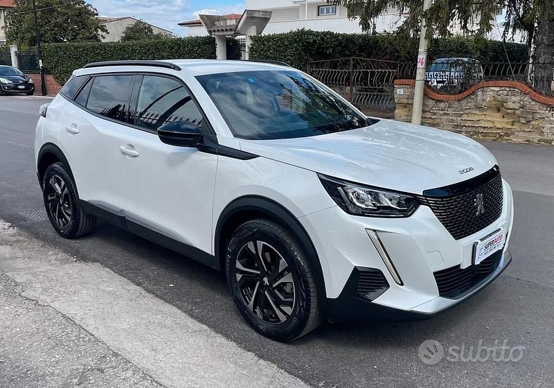 Usata Peugeot 2008 Allure 131 CV (96 kW) 2022 Bianco SUV