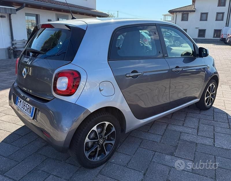 Grigio Usata 2017 Smart ForFour Passion Utilitaria | 9900 € (Buon prezzo) - Immagine 1/4