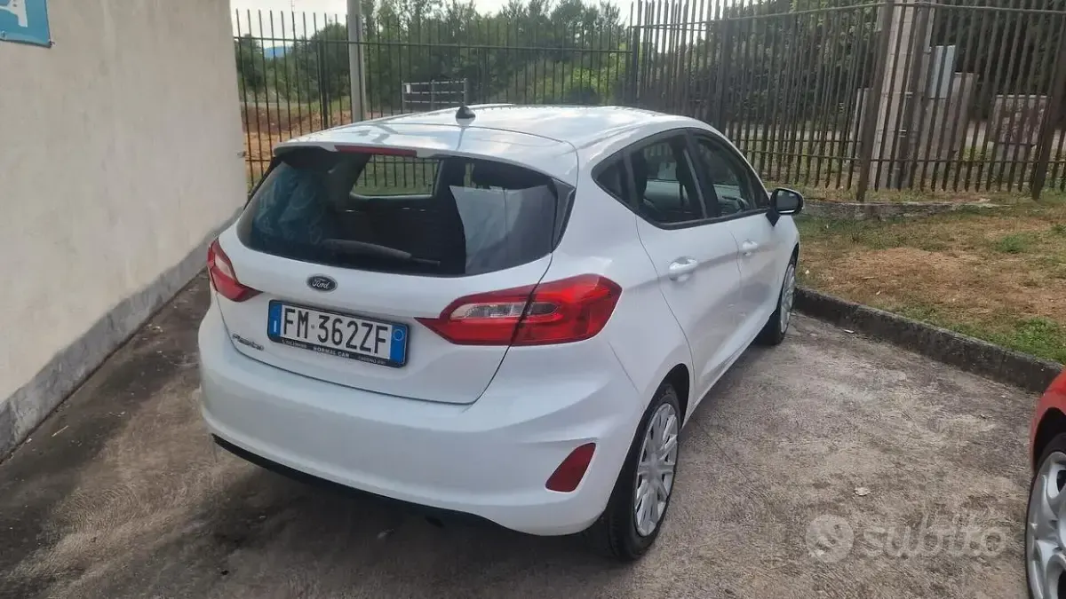 Usata Ford Fiesta Titanium 85 CV (62 kW) 2019 Bianco Utilitaria