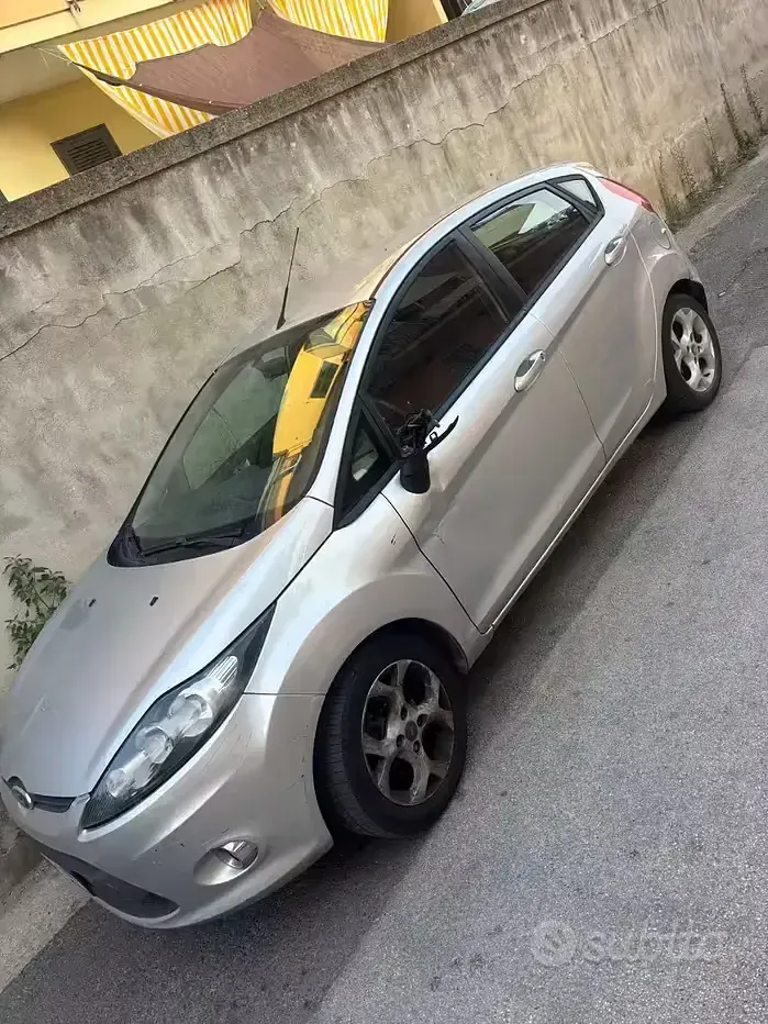 Usata Ford Fiesta 70 CV (51 kW) 2012 Berlina
